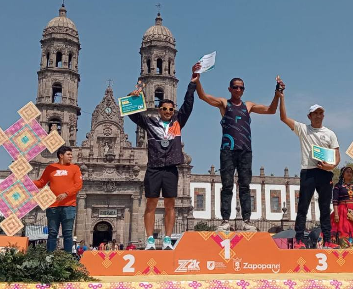 En este momento estás viendo Alberto Arrayga se corona en el 36 Medio Maratón Internacional de Zapopan