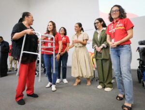 Lee más sobre el artículo Entregan DIF Jalisco y OXXO aparatos funcionales a personas con discapacidad