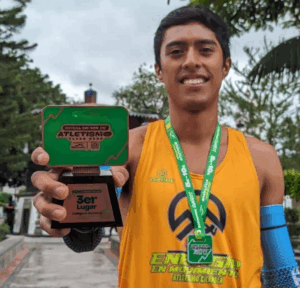 Lee más sobre el artículo Favián Valdivia gana tercer lugar en el Serial de Atletismo Tlajomulco 2025