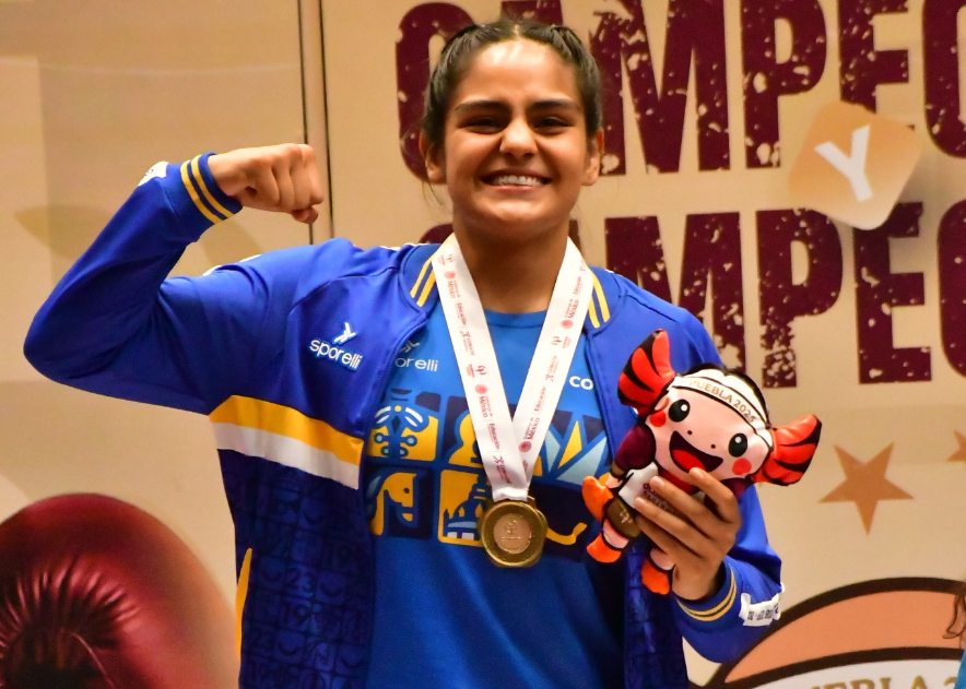 En este momento estás viendo Lorien Alonso gana oro y es bicampeona nacional de boxeo