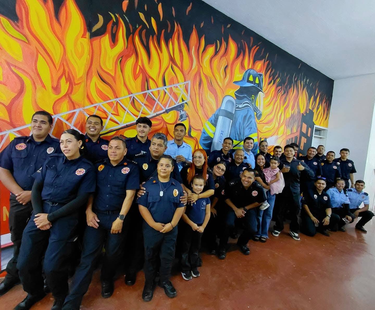 En este momento estás viendo Inauguran mural en homenaje a los bomberos de Chapala