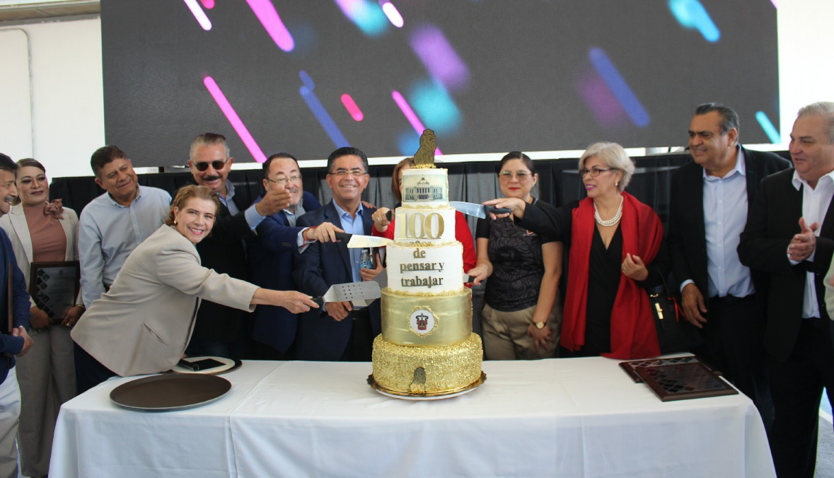 Lee más sobre el artículo Reconocen aportación de ex alcaldes al crecimiento de la preparatoria de Chapala