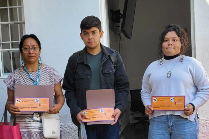 Lee más sobre el artículo Premia CUChapala a ganadores del concurso de poesía “Morir es despertar”