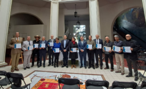 Lee más sobre el artículo Celebran 50 años de su graduación de la preparatoria de Chapala