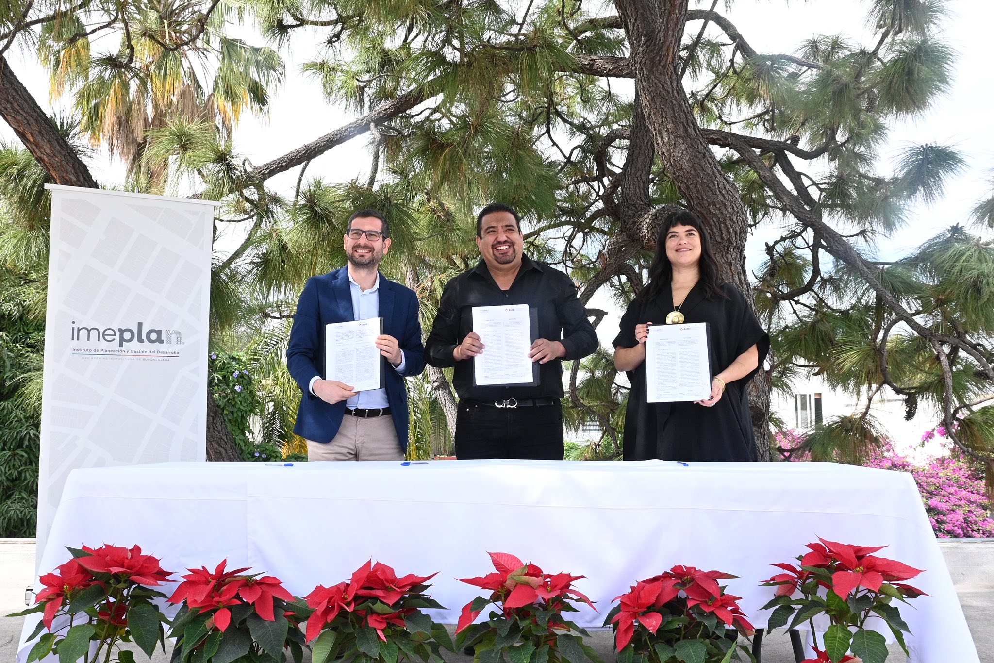 Lee más sobre el artículo Alcalde Ixtlahuacán de los Membrillos participa en firma de la adenda IMEPLAN-Barcelona