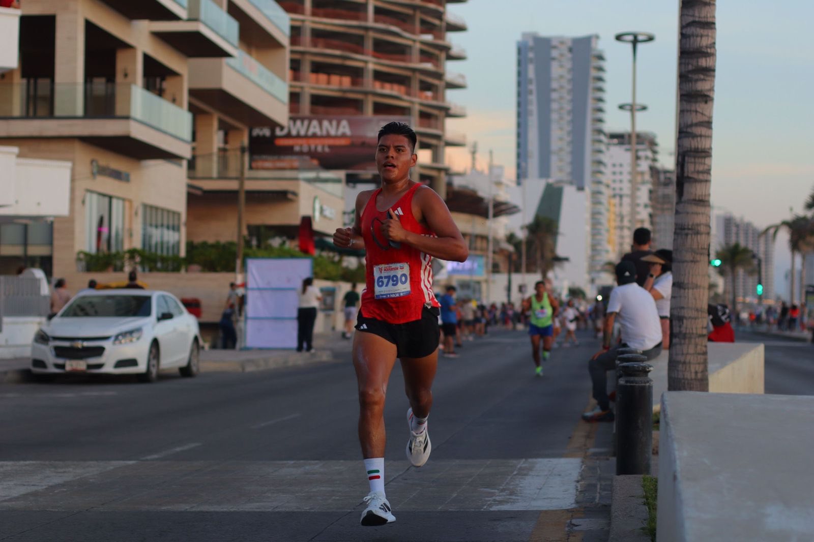 En este momento estás viendo Destaca corredor de San Juan Cosalá en el XXIV Maratón de Mazatlán 2025