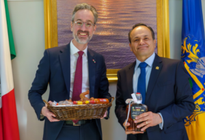 Lee más sobre el artículo Alcalde de Chapala y Secretario Parlamentario de Canadá acuerdan colaboración en turismo y cultura