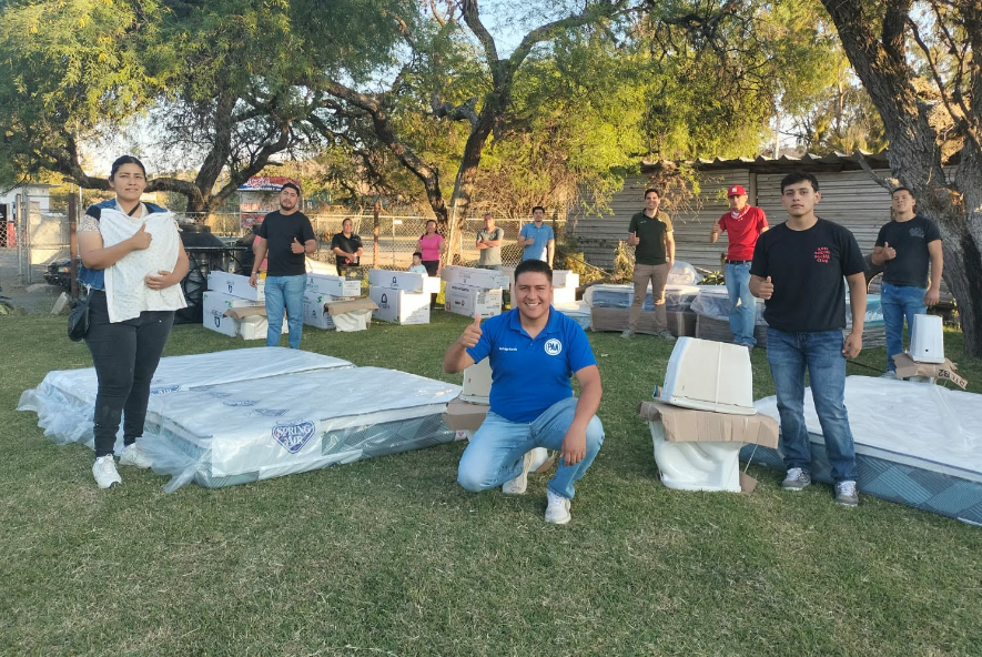 En este momento estás viendo Entrega PAN materiales subsidiados a familias de Ixtlahuacán de los Membrillos