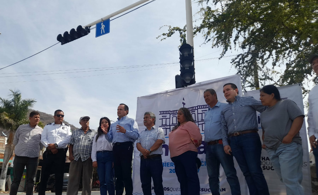 En este momento estás viendo Instalan nuevos semáforos en Ajijic para mejorar la seguridad de peatones