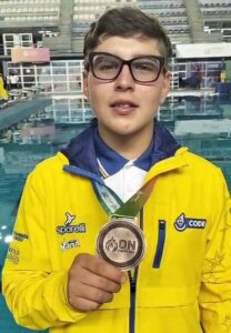 Lee más sobre el artículo Cristian Ploneda se corona con bronce en polo acuático