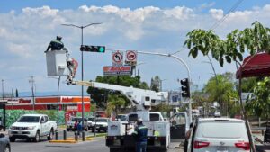 Lee más sobre el artículo Instalan señalamientos para impedir paso de tráileres al centro de Chapala