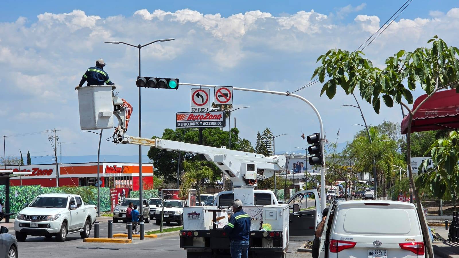Lee más sobre el artículo Instalan señalamientos para impedir paso de tráileres al centro de Chapala