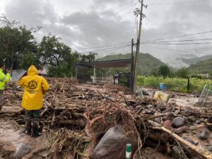 Lee más sobre el artículo Capitanía de Puerto llama a extremar precauciones por intenso temporal de lluvias en Chapala
