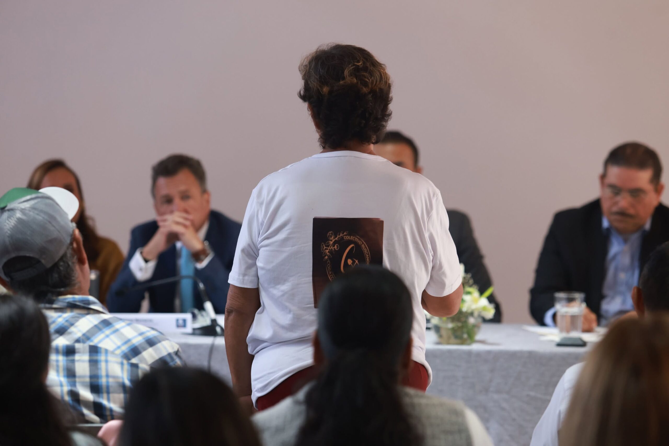En este momento estás viendo Guerreras Unidas de Chapala participa en mesa estatal con Pablo Lemus y colectivos de búsqueda
