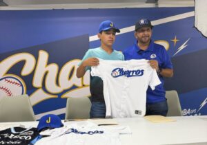 Lee más sobre el artículo Atequiza celebra la firma de Roberto Gómez con Charros de Jalisco
