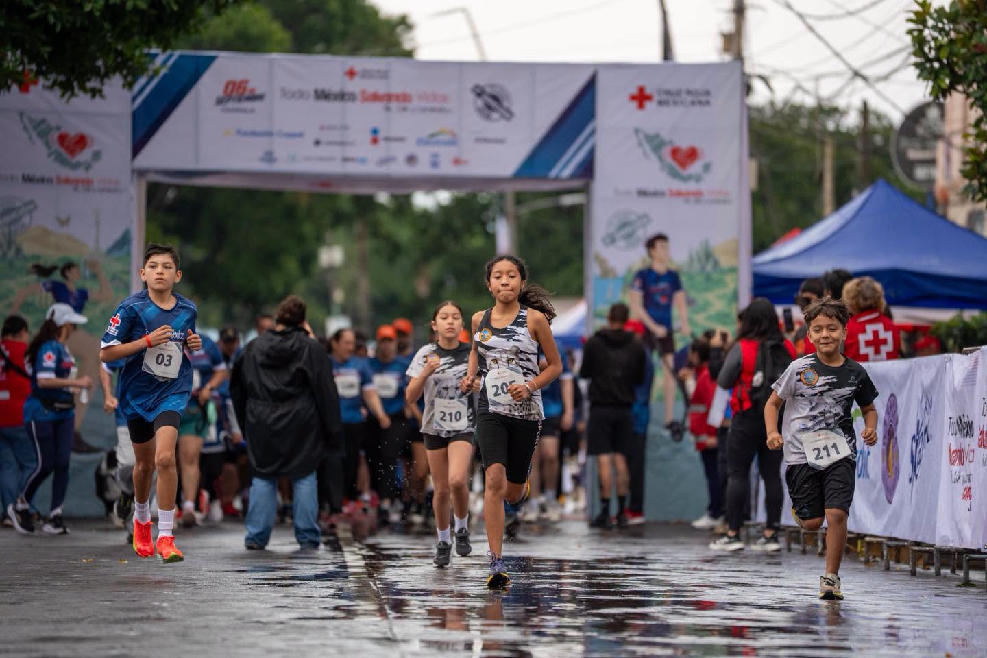 En este momento estás viendo Atletas de Chapala dominan el podio en la carrera Todo México Salvando Vidas