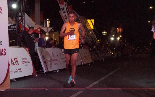 En este momento estás viendo Atleta chapalense conquista el segundo lugar en la Carrera de Las Antorchas