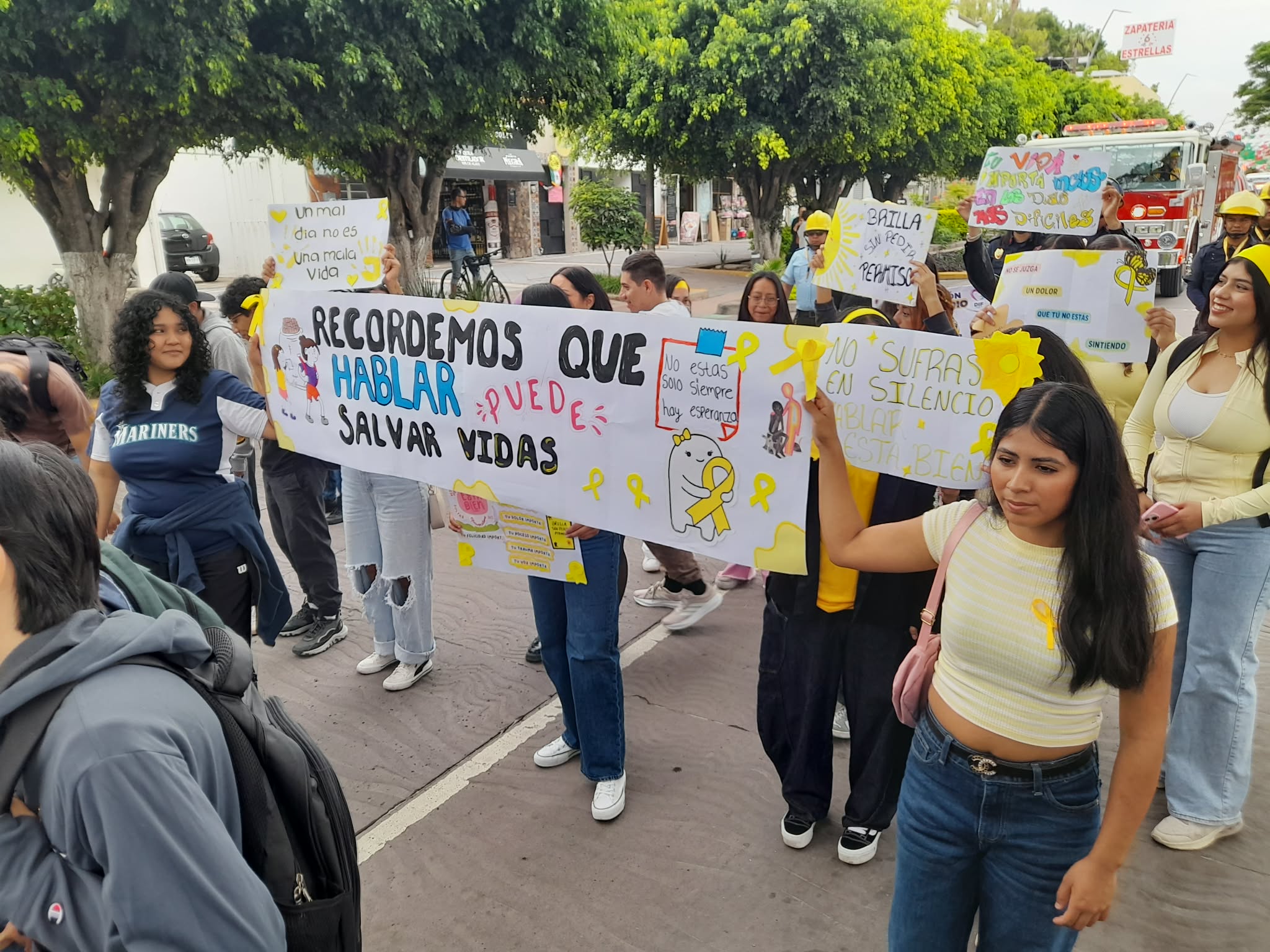 En este momento estás viendo Realizan “Marcha Amarilla” contra el suicidio en Chapala