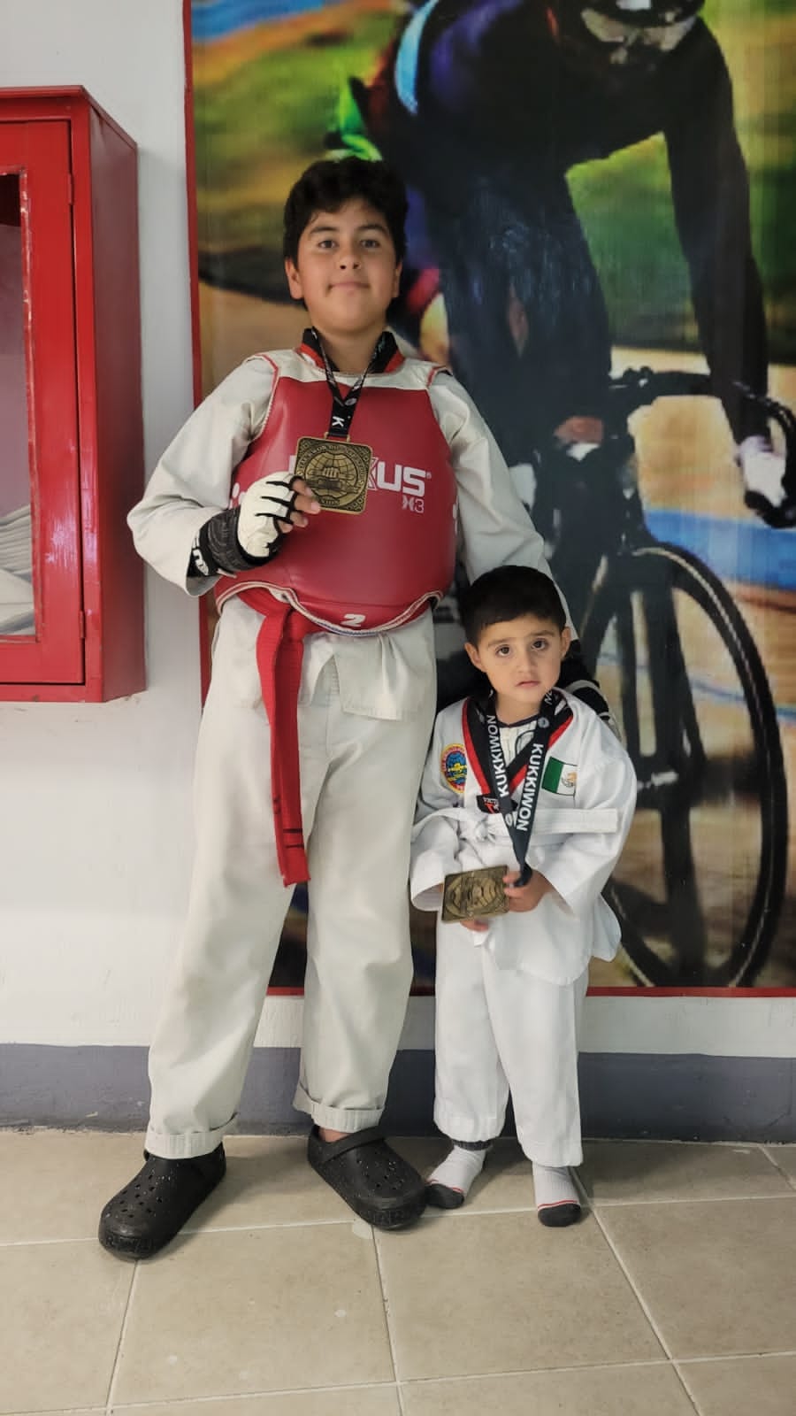En este momento estás viendo Alumnos de TKD de Chapala ganan medallas de oro en la Copa Sol Kim 2026