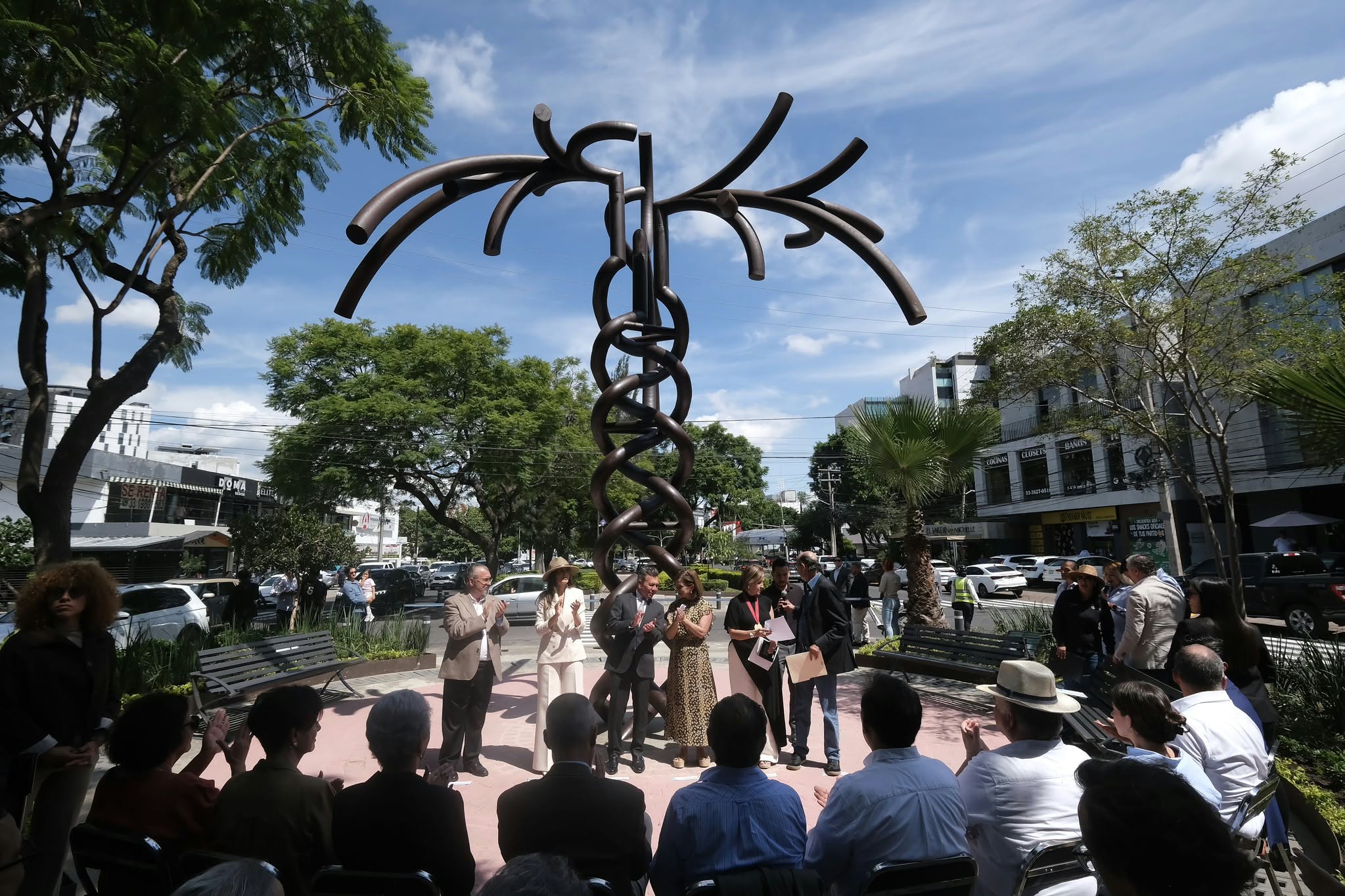 En este momento estás viendo Destaca Pablo Lemus rehabilitación del Parque de la Cristianía durante develación de obra de González Gortázar