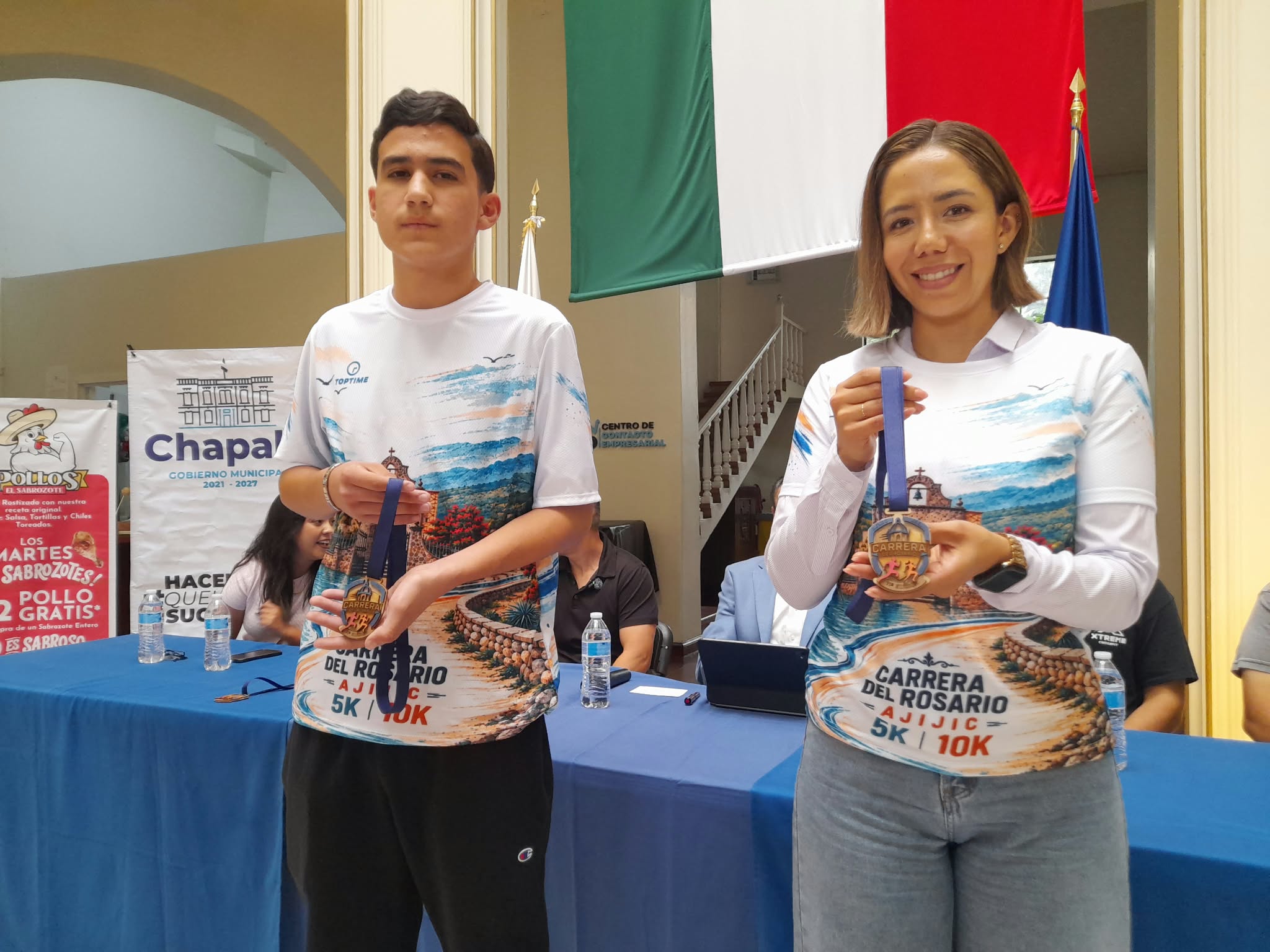 En este momento estás viendo Presentan playera y medalla de la 11ª Carrera del Rosario 2026 en Ajijic