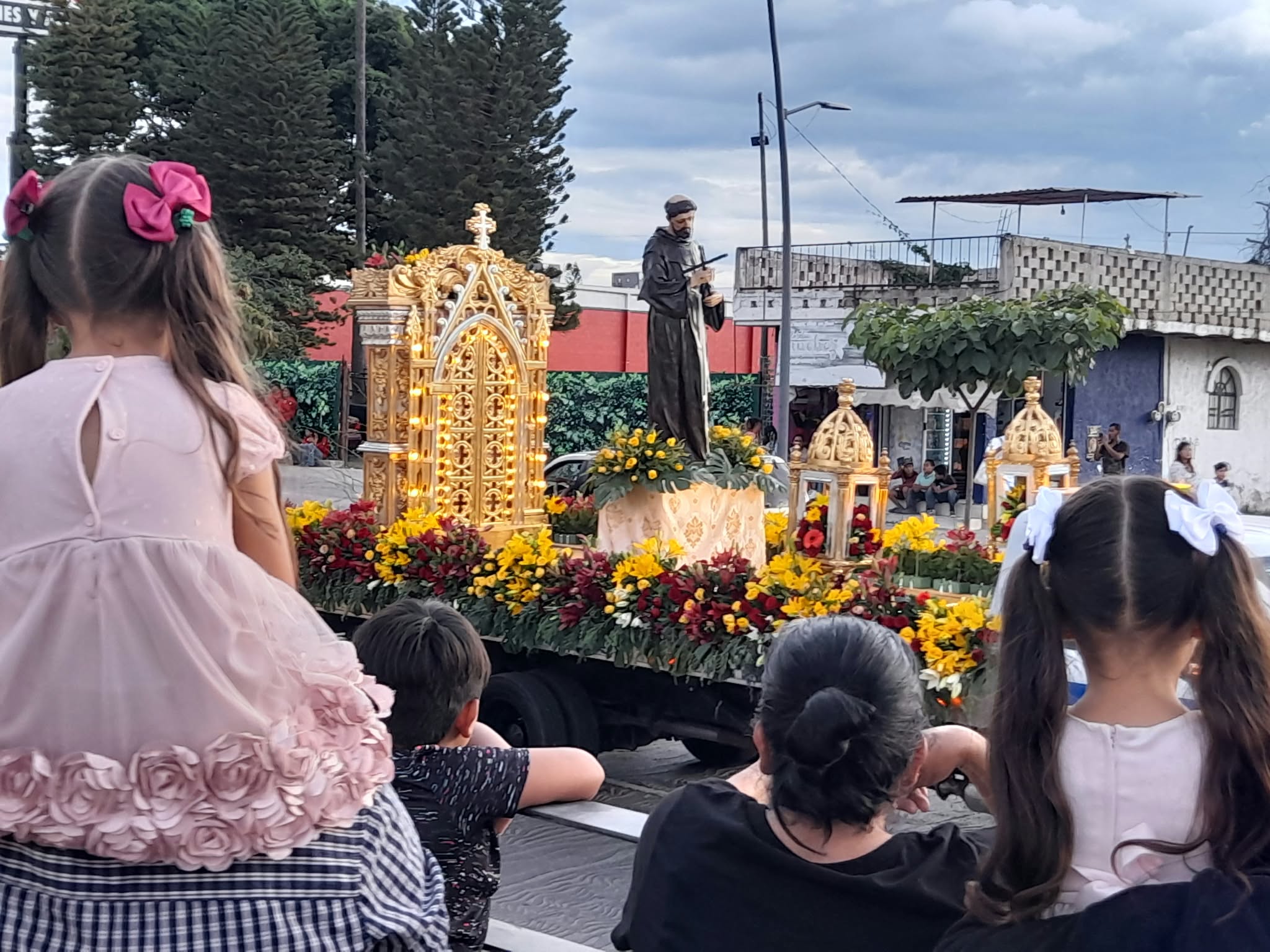 En este momento estás viendo Chapala exhibe dos reliquias de San Francisco de Asís durante sus fiestas patronales
